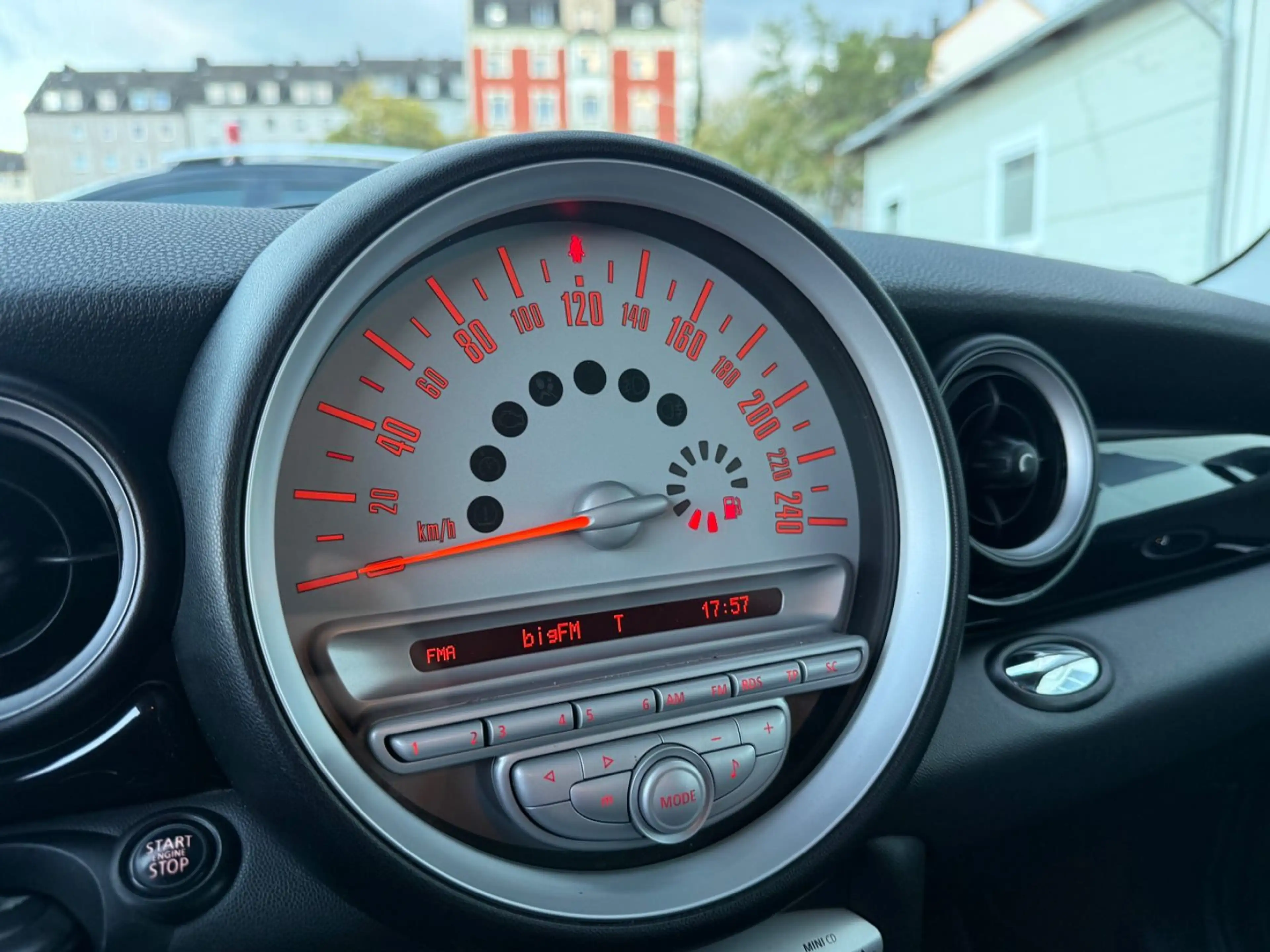 MINI Cooper S 1,6 128kW 174PS Automatik/PDC/T-Leder — photo 14