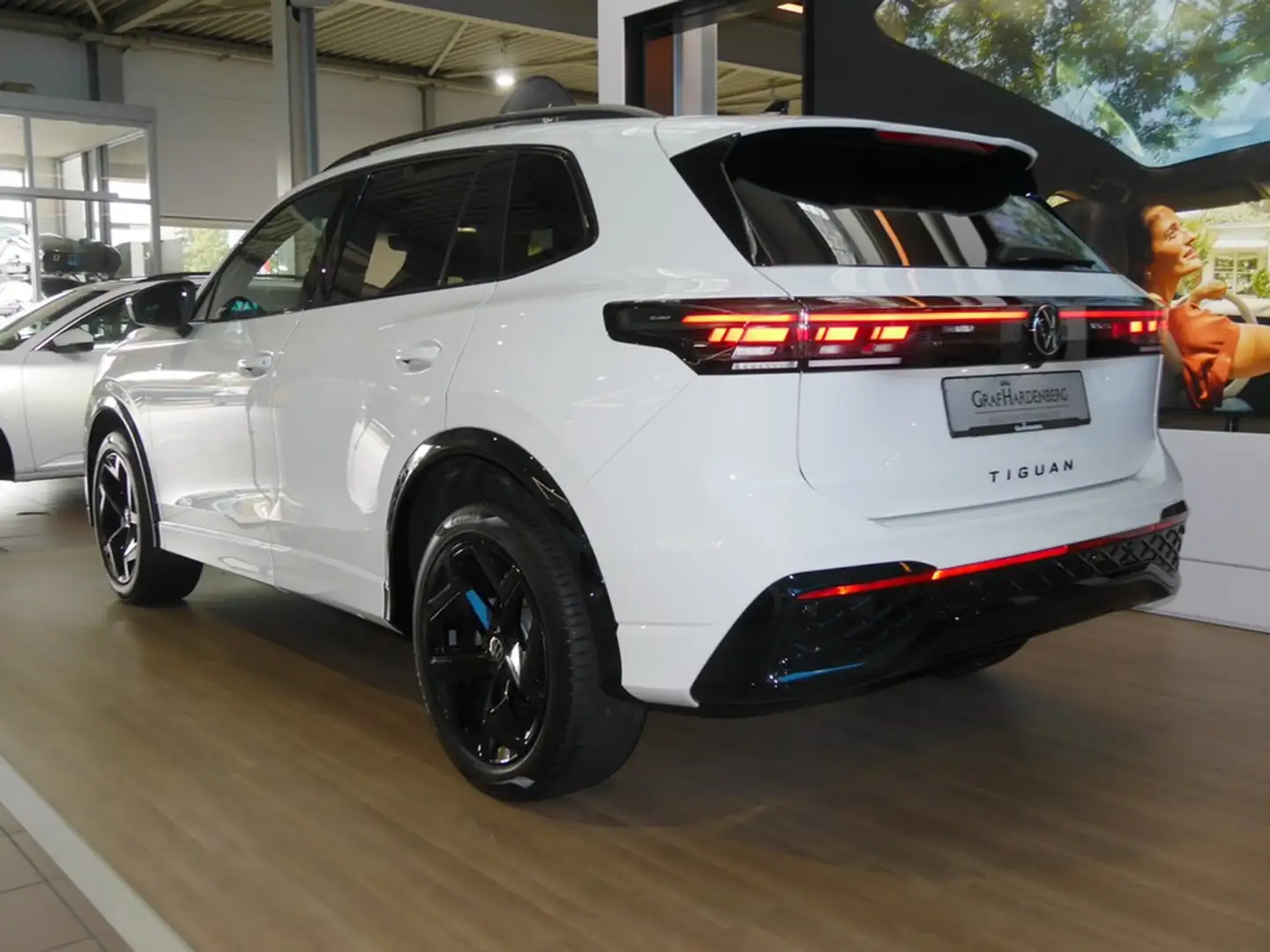 Volkswagen Tiguan R-Line 2.0 TDI DSG 4M Weiß - 2
