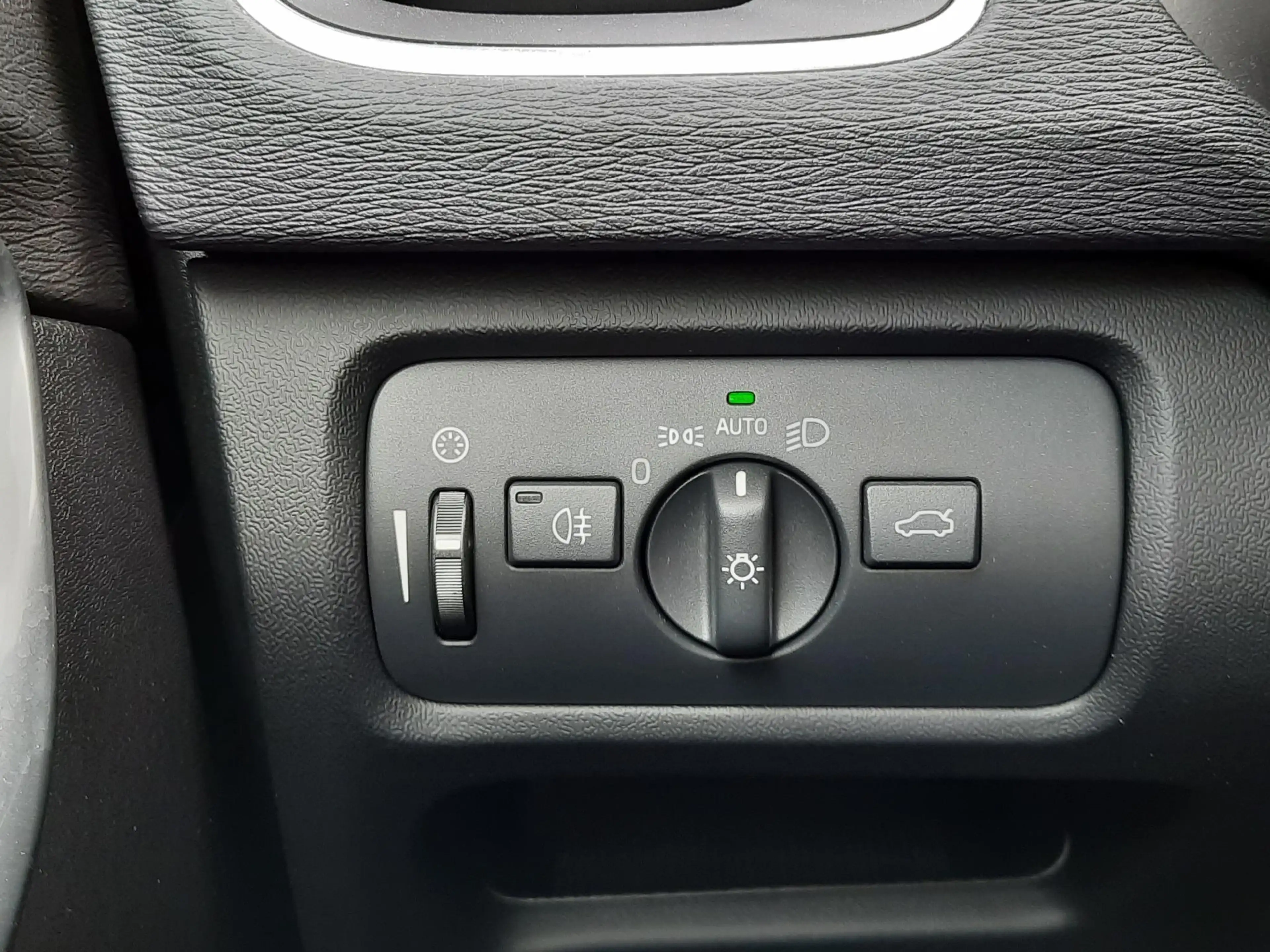 Volvo V40 Cross Country 1.5 T3 Edition+ — photo 9