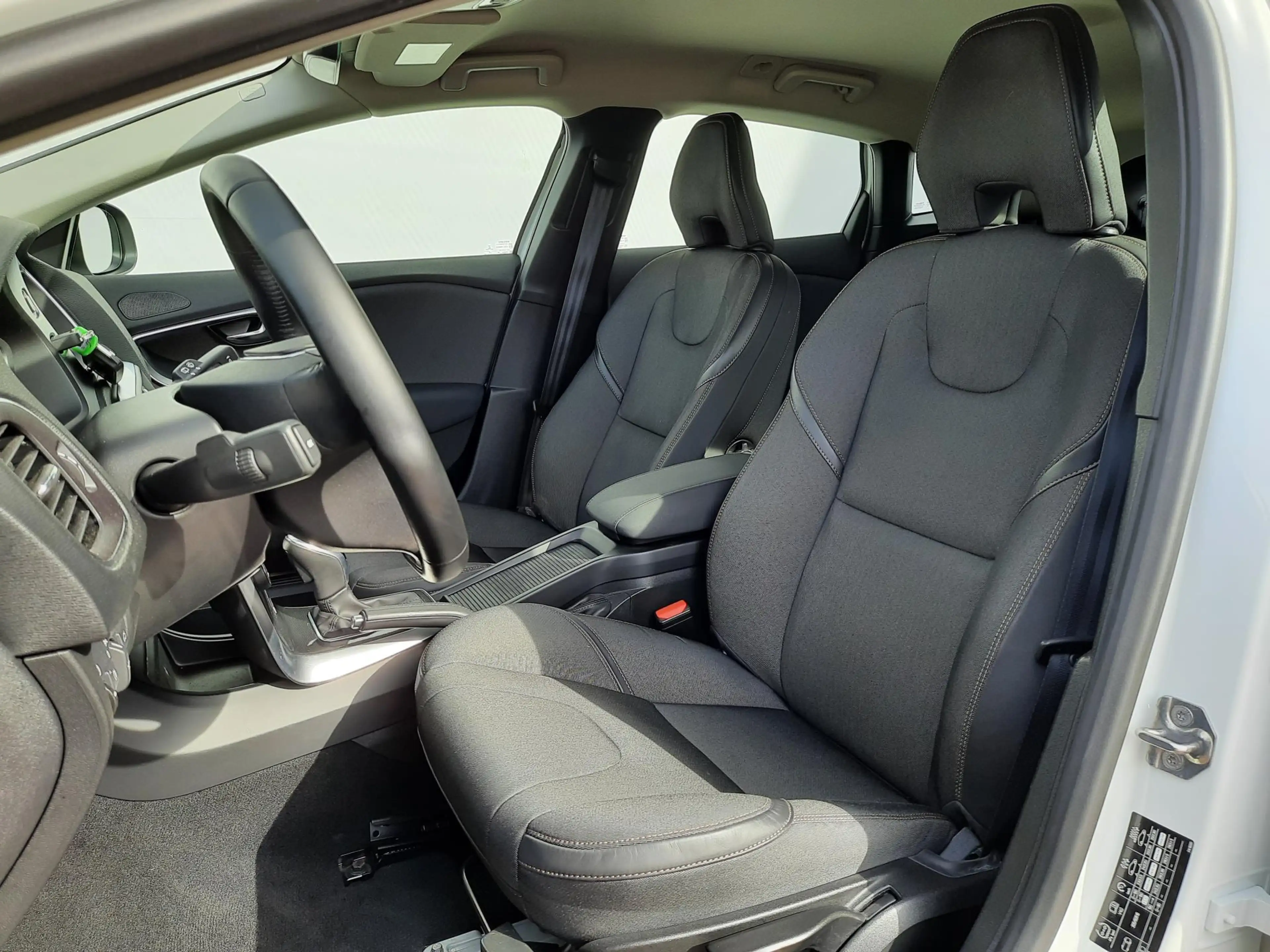Volvo V40 Cross Country 1.5 T3 Edition+ — photo 5