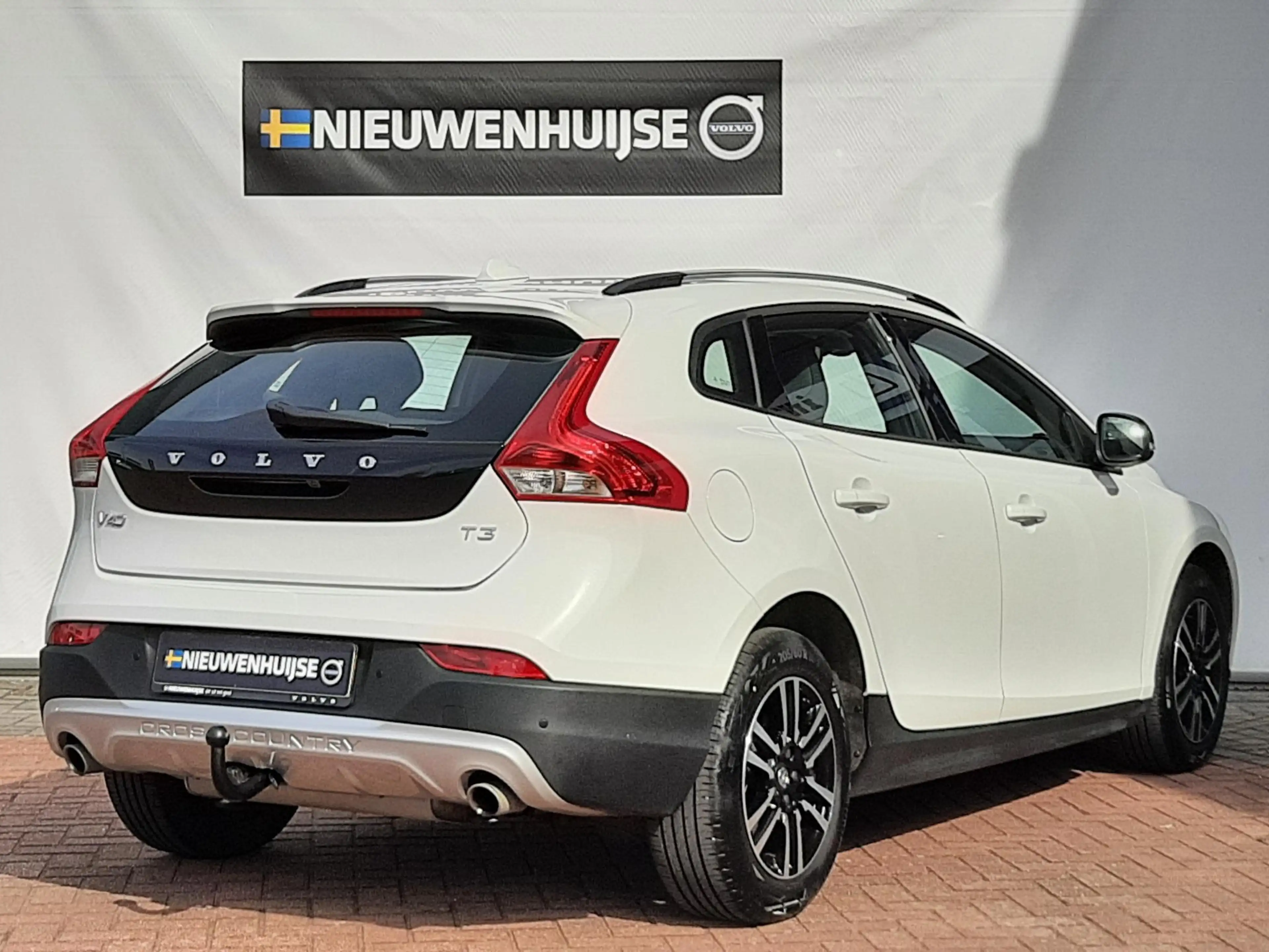 Volvo V40 Cross Country 1.5 T3 Edition+ — photo 2