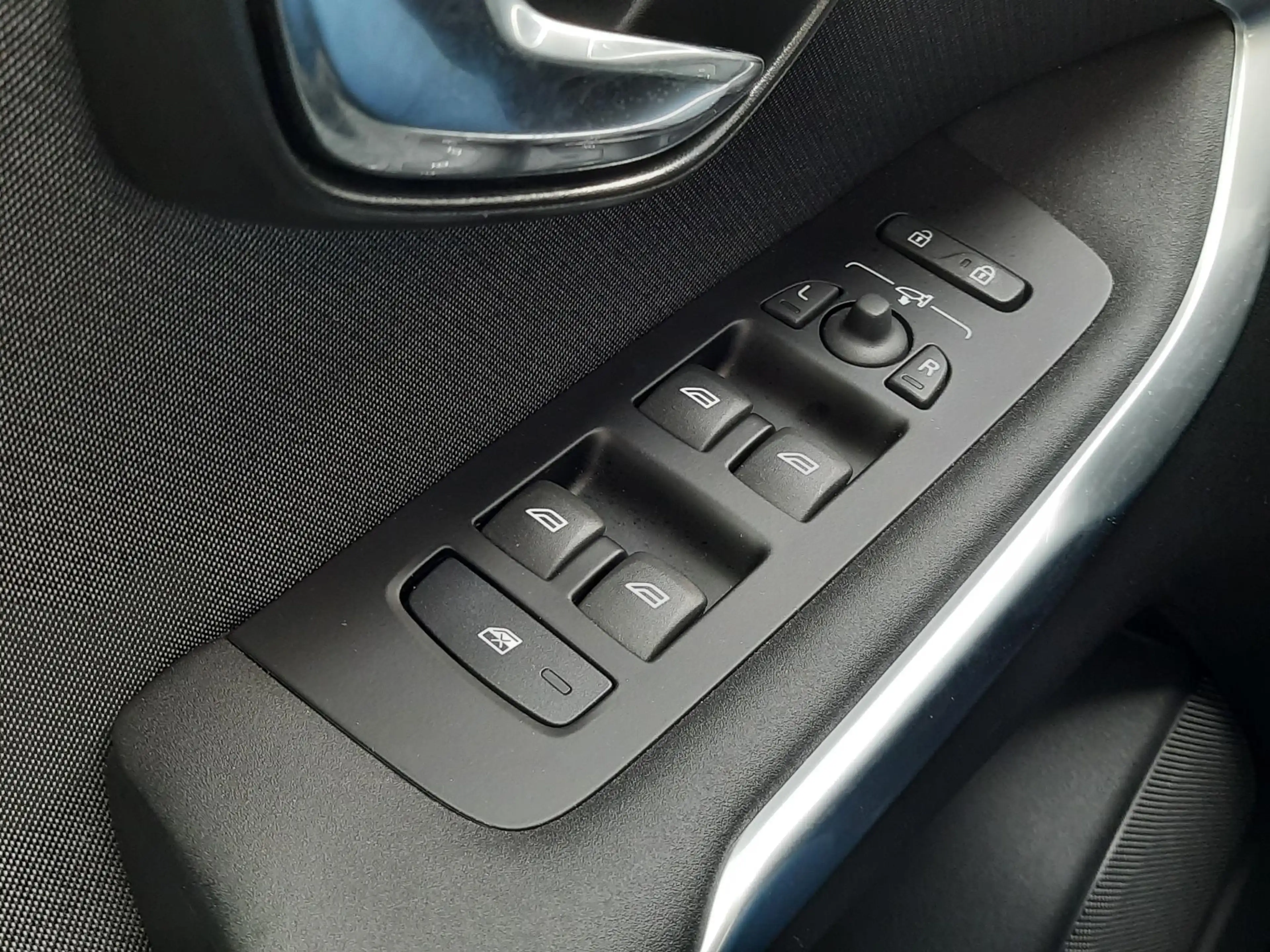 Volvo V40 Cross Country 1.5 T3 Edition+ — photo 8