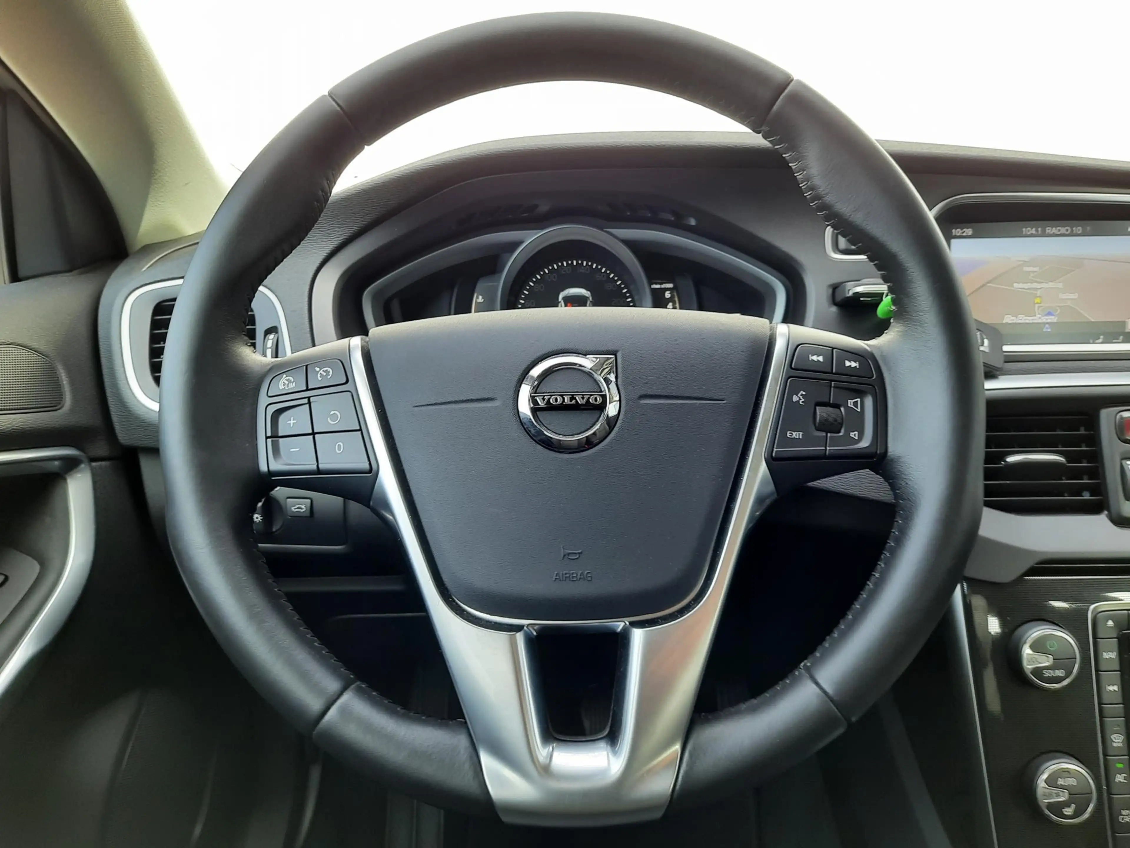Volvo V40 Cross Country 1.5 T3 Edition+ — photo 4