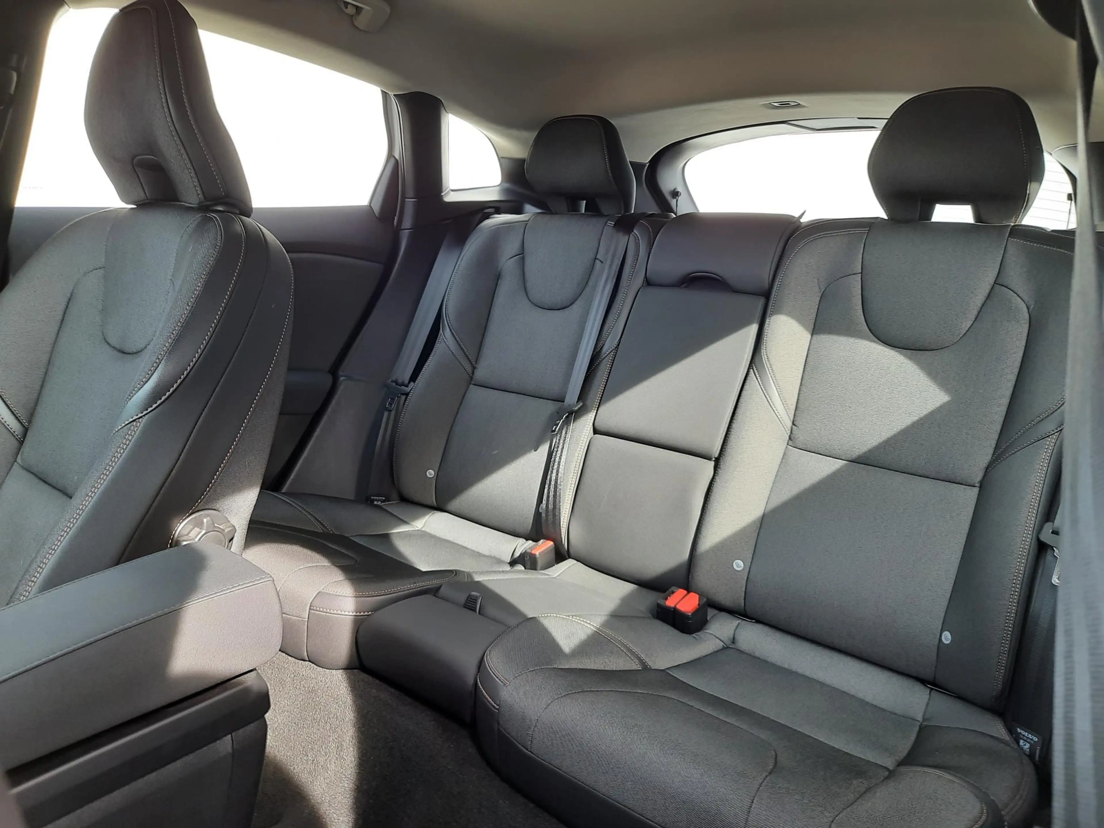 Volvo V40 Cross Country 1.5 T3 Edition+ — photo 6