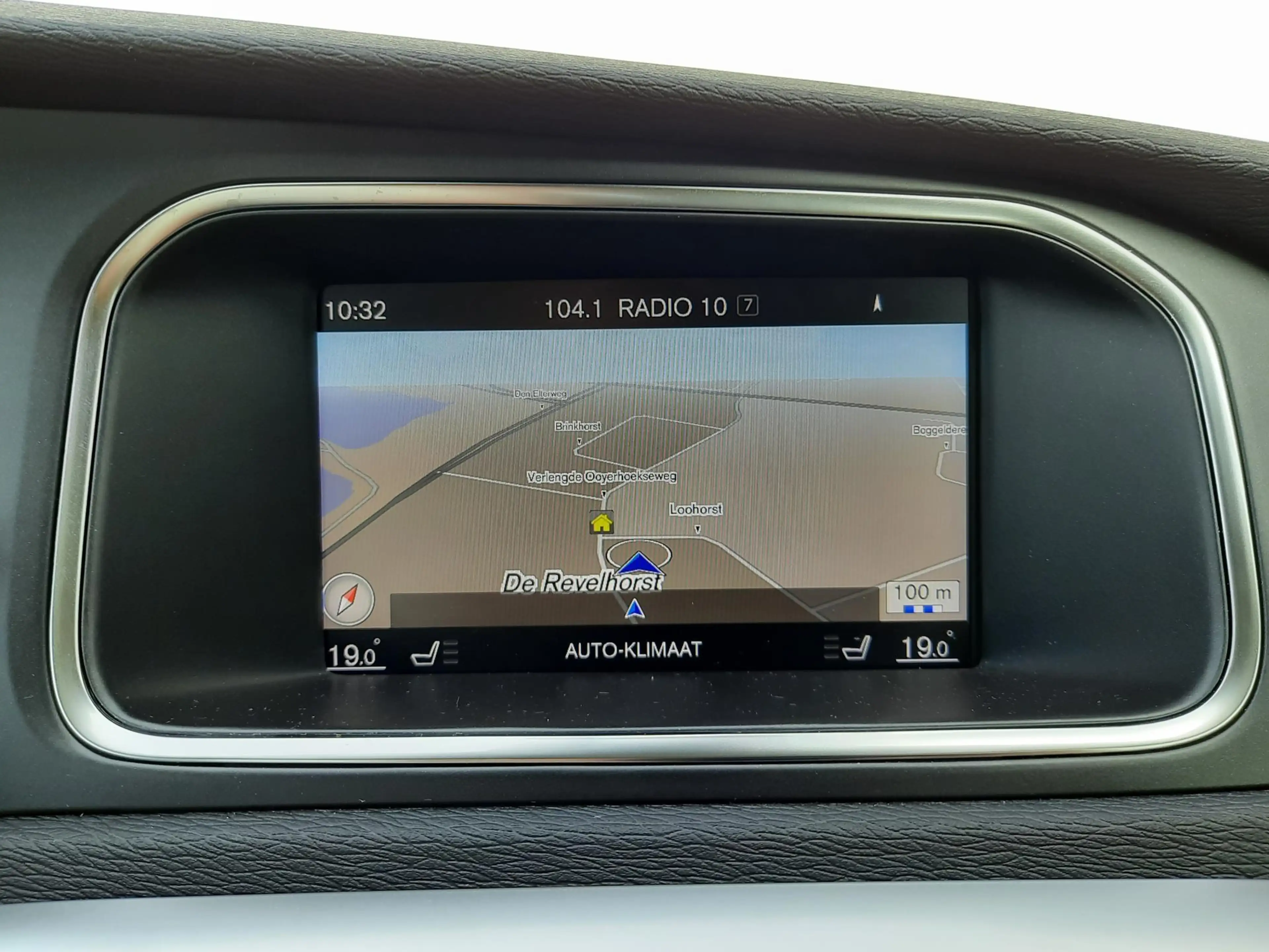 Volvo V40 Cross Country 1.5 T3 Edition+ — photo 10