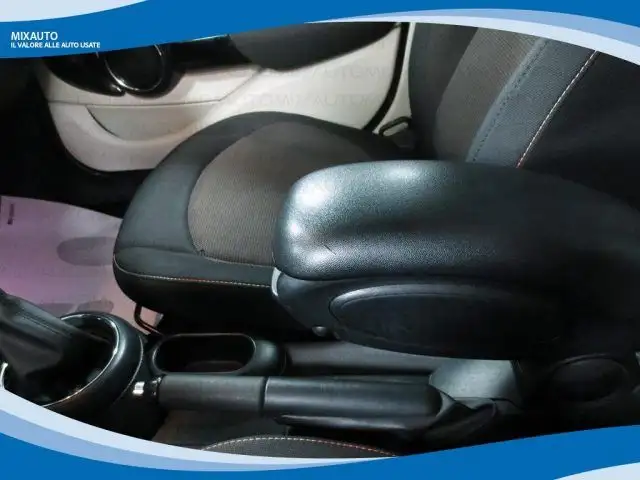 Mini Hatch view 9