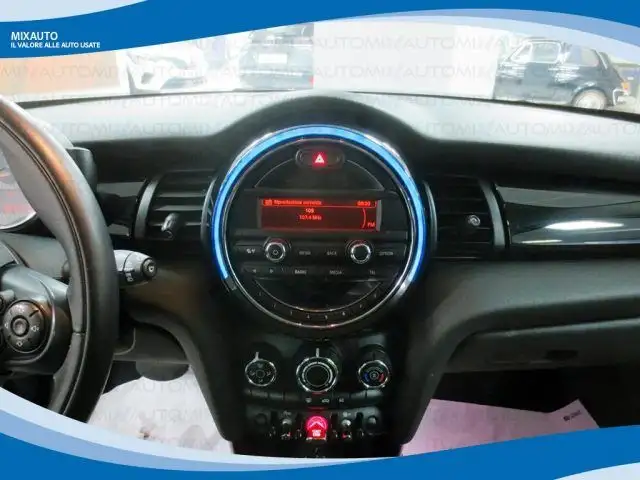 Mini Hatch view 6