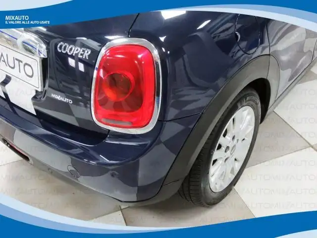 Mini Hatch view 14