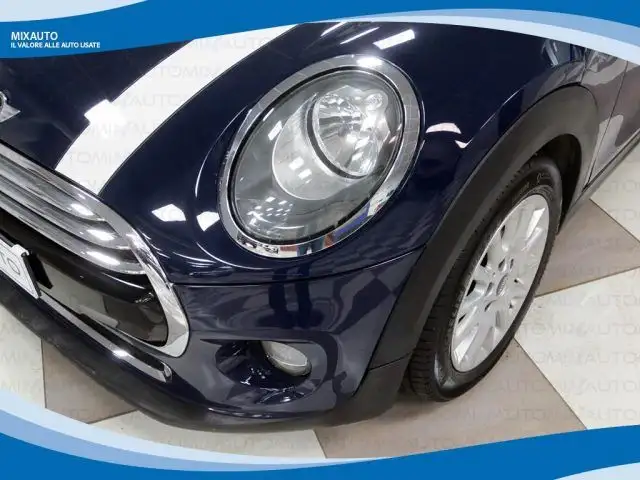 Mini Hatch view 12
