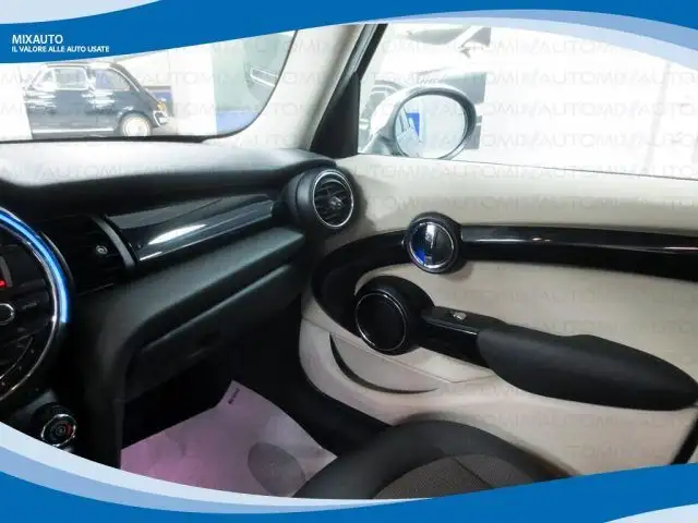 Mini Hatch view 10