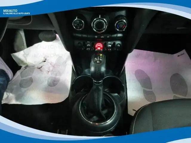 Mini Hatch view 7