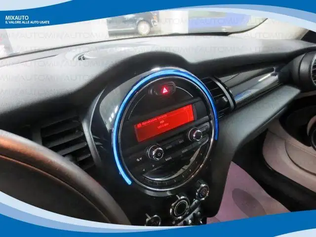 Mini Hatch view 5