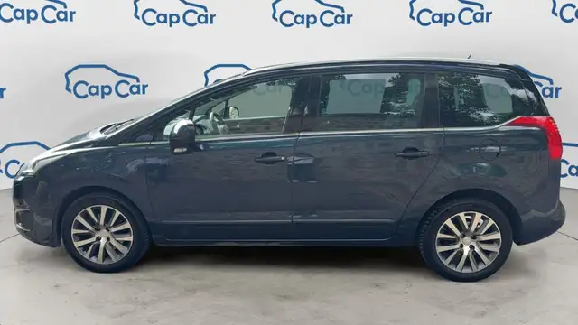 Peugeot 5008 view 2