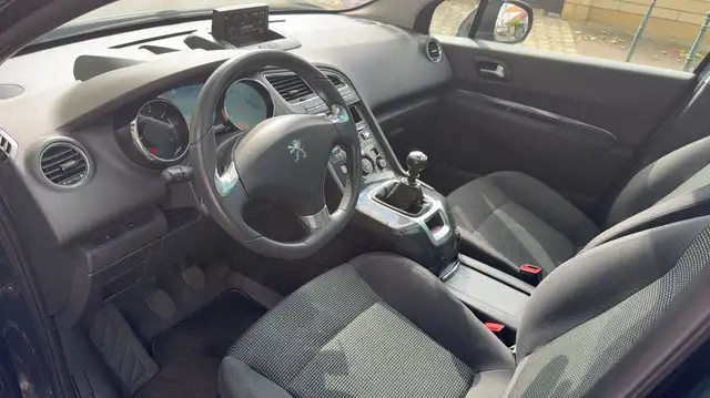 Peugeot 5008 view 8