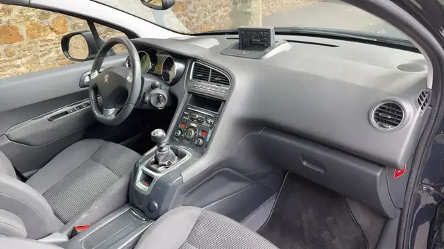 Peugeot 5008 view 10