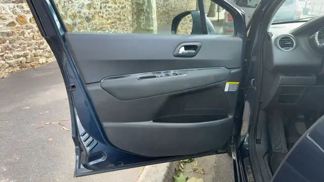 Peugeot 5008 view 7