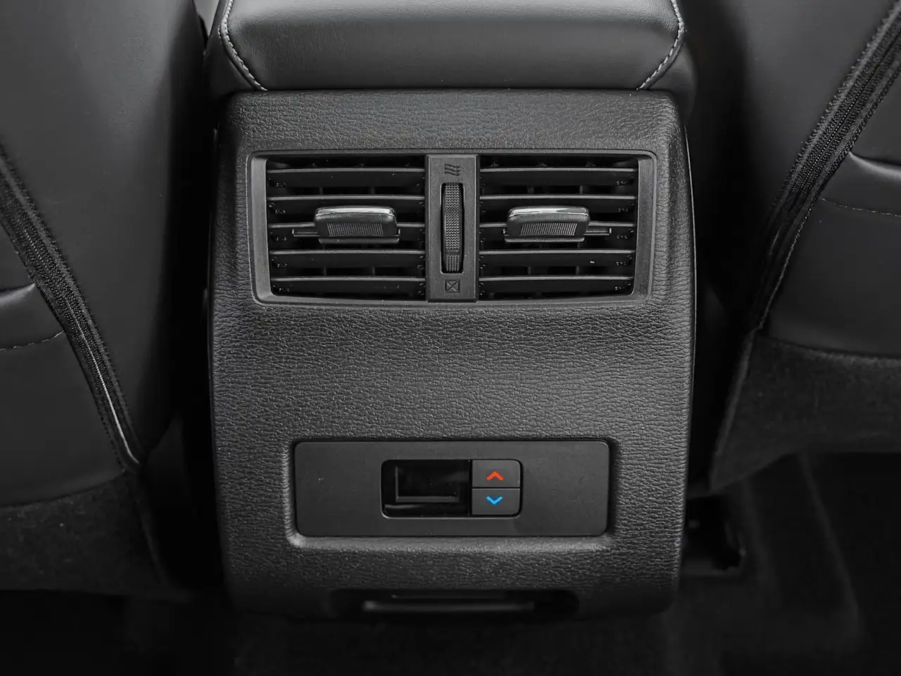 Mitsubishi Outlander снимка Mitsubishi Outlander