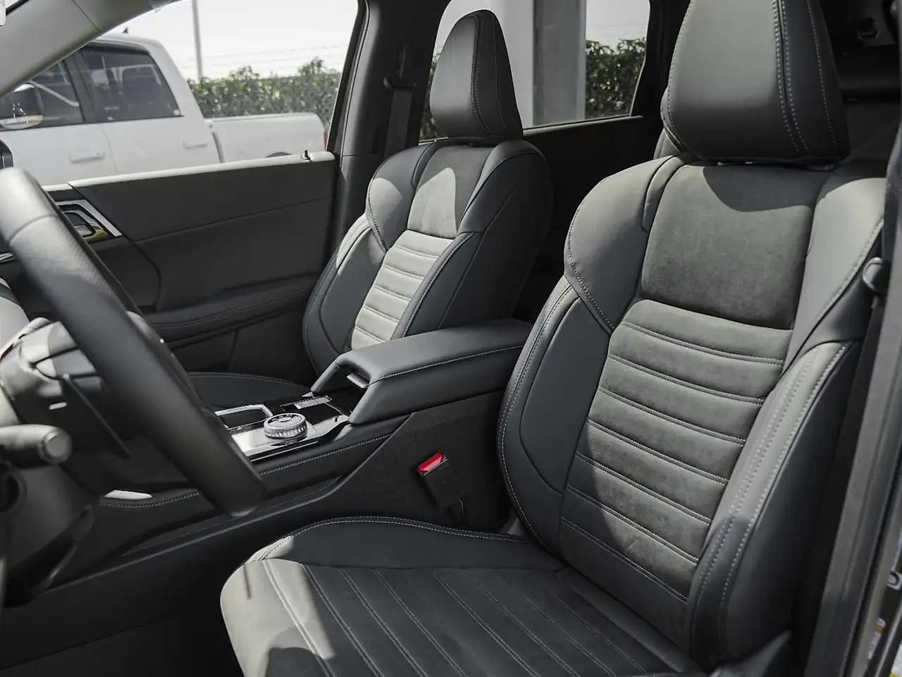 Mitsubishi Outlander снимка Mitsubishi Outlander