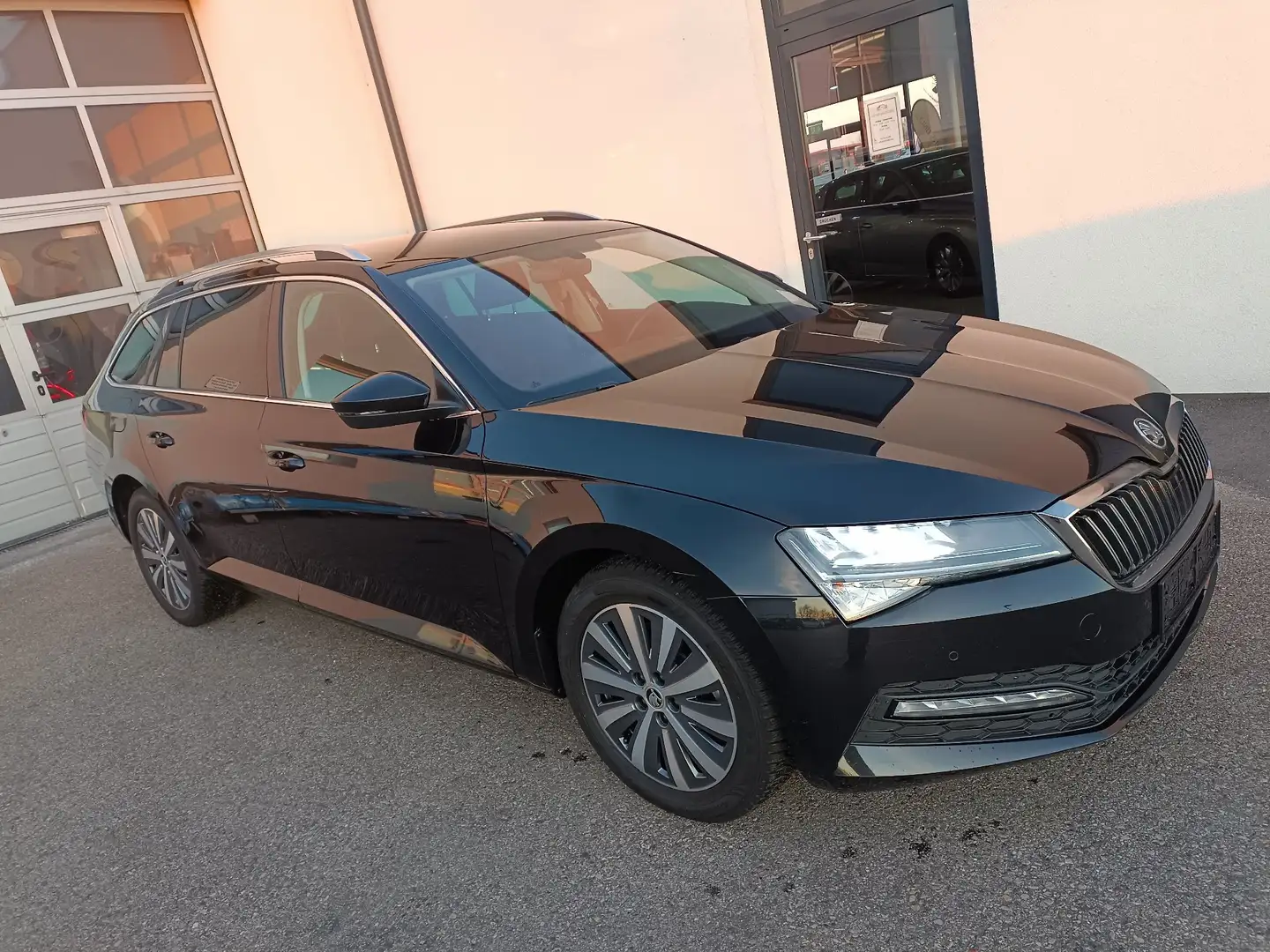 Skoda Superb Kombi 1,5TSI Ambition DSG,LEDER,NAVI,RADAR,APP,AHV Noir - 1