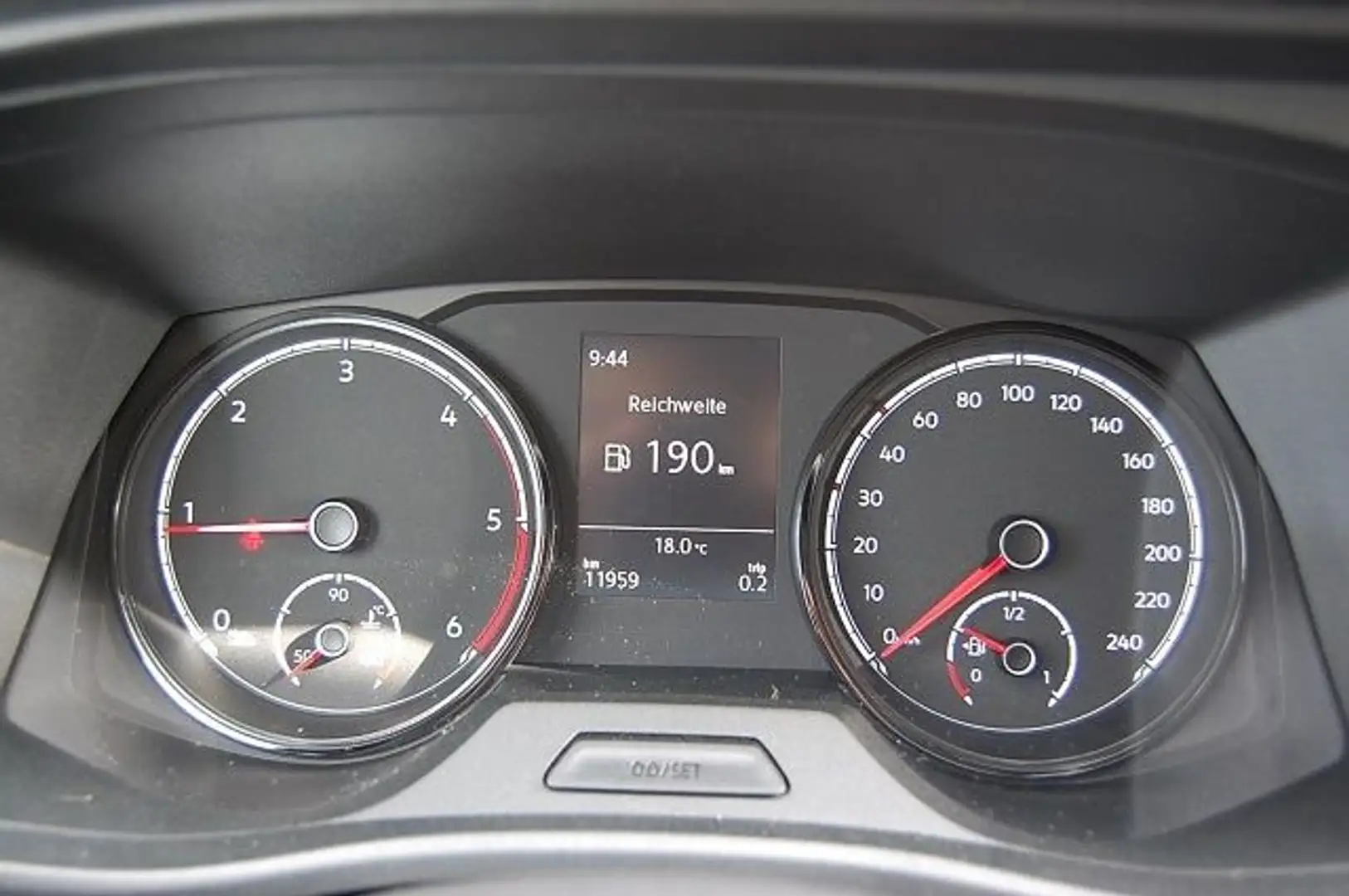 Volkswagen T6.1 Transporter Kombi 9-Sitzer Klima  AppAHK Grau - 2