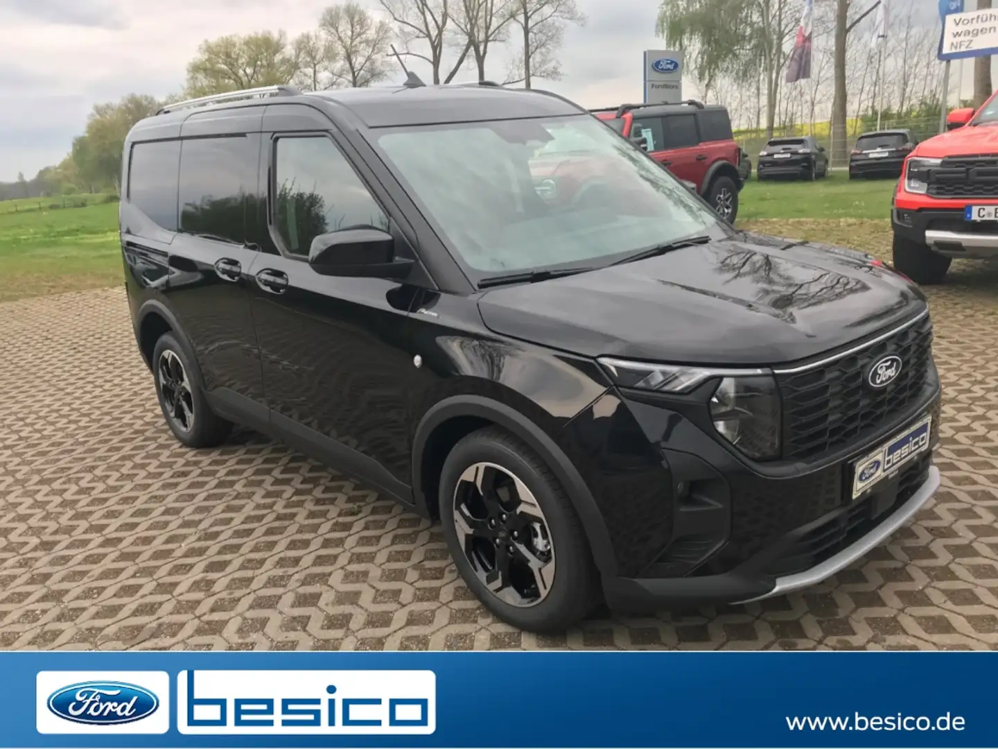 Ford Transit Courier Active+PDC+NAV+ACC+BLIS+WinterPak Zwart - 1