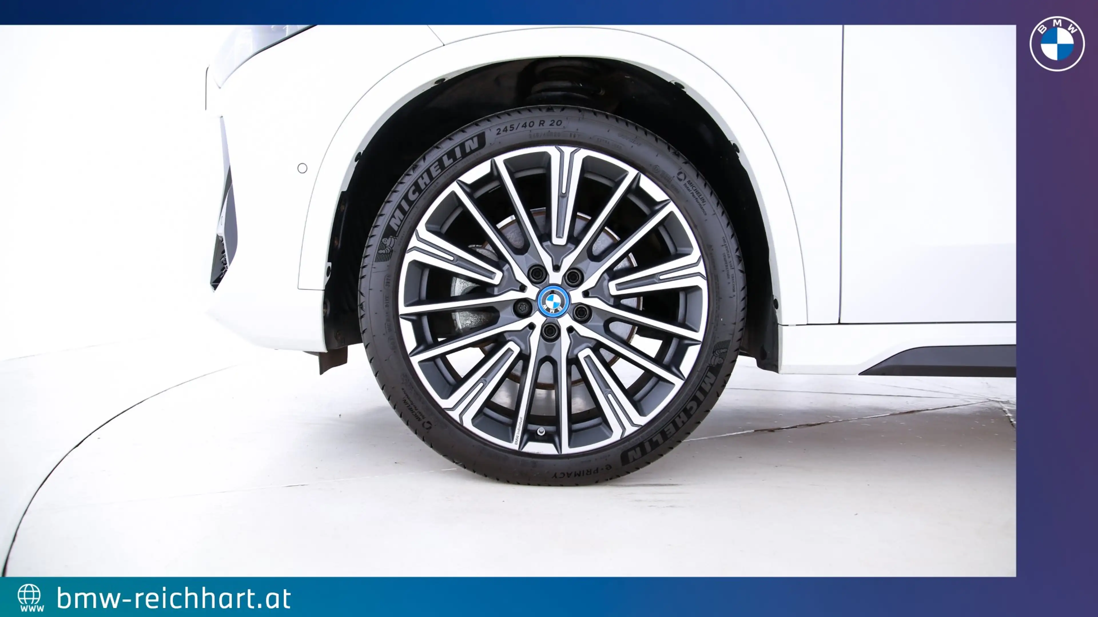 BMW iX1 xDrive30 — photo 14