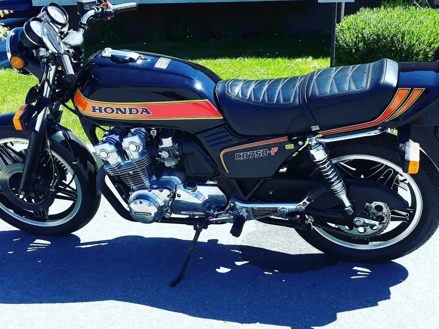 Honda CB 750 Schwarz - 1
