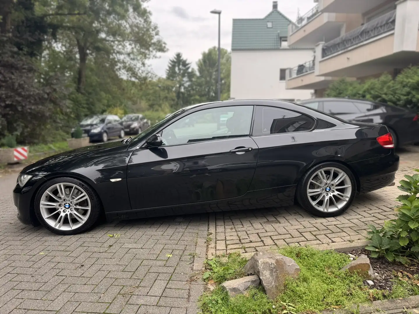 BMW 325 i Coupé Bi-Xenon*ST-Fahrwerk*PDC*Sitzhzg*Memory Schwarz - 2