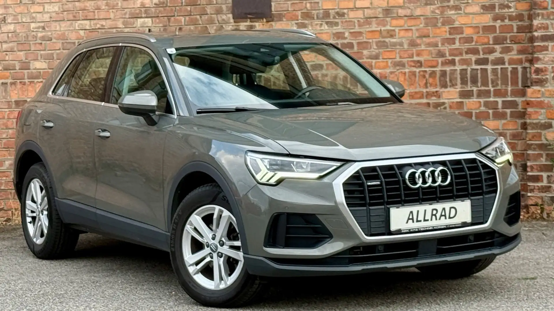 Audi Q3 35 TDI Quattro *Viele-Extras +Servicegepflegt S-T Grau - 2