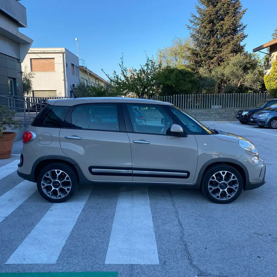 Fiat 500L 2012 1.6 mjt Trekking 105cv Bej - 2