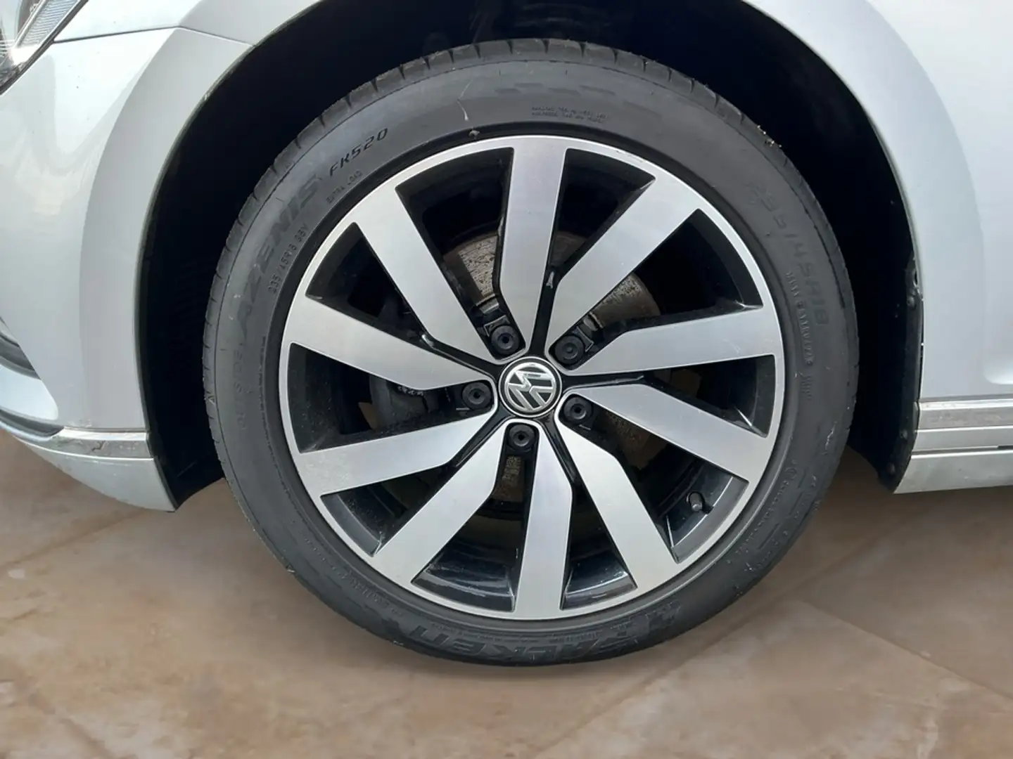 Volkswagen Passat 2.0 TDI Highline Variant + 1.Hand Silber - 2