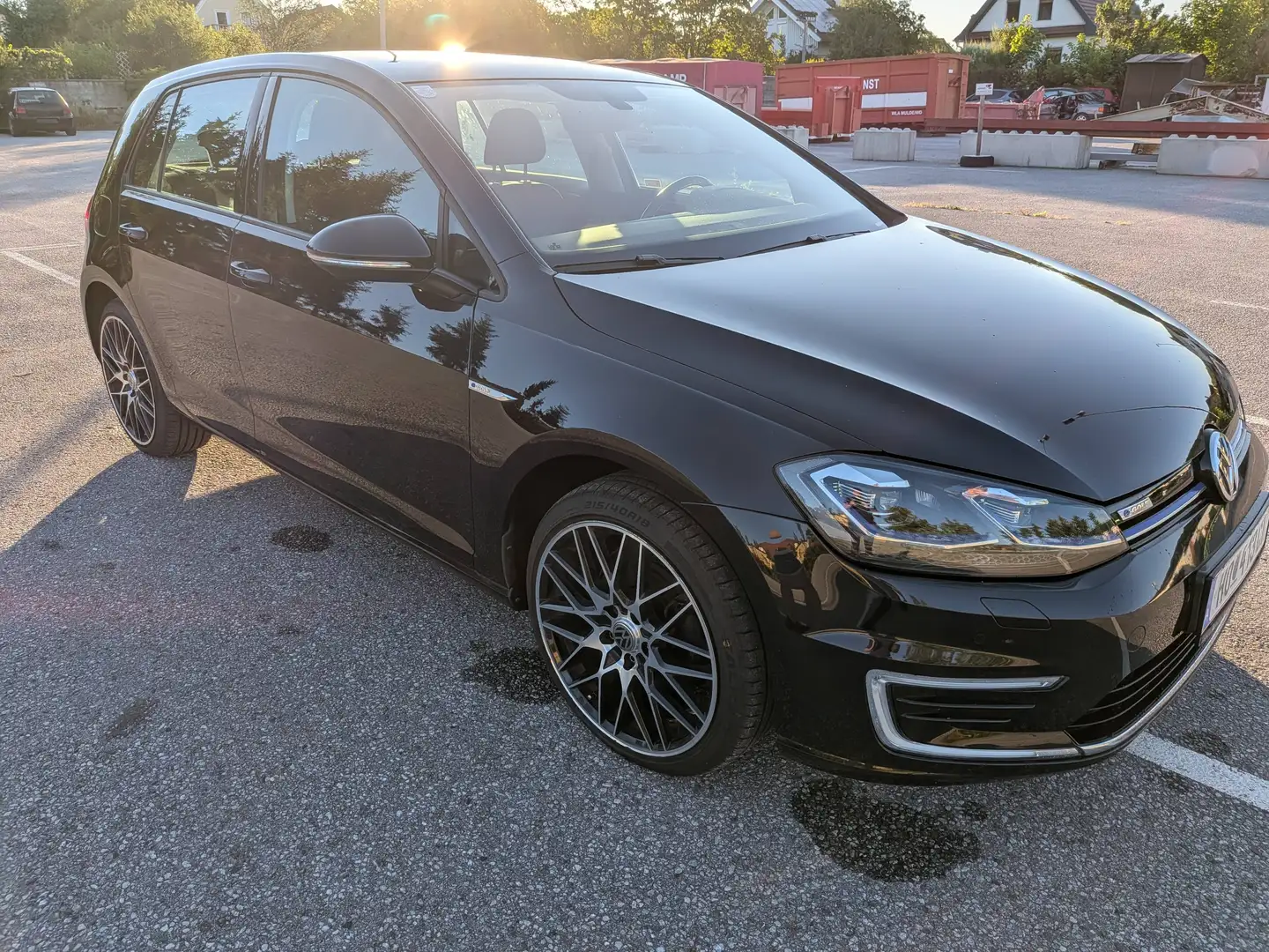 Volkswagen e-Golf e-Golf 35,8kWh (mit Batterie) Schwarz - 1