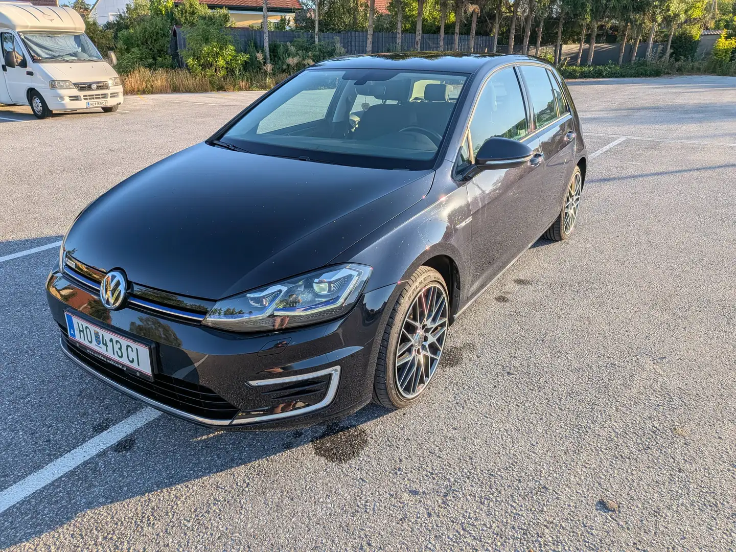Volkswagen e-Golf e-Golf 35,8kWh (mit Batterie) Schwarz - 2