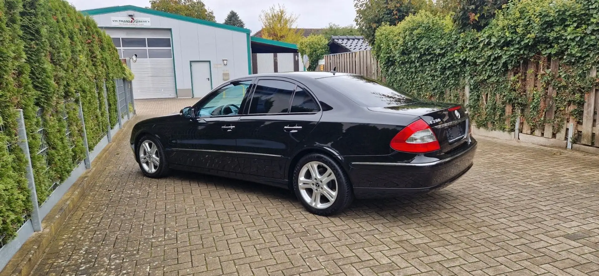 Mercedes-Benz E 200 E -Klasse Lim. E 200 Kompressor orig.86165 Noir - 2