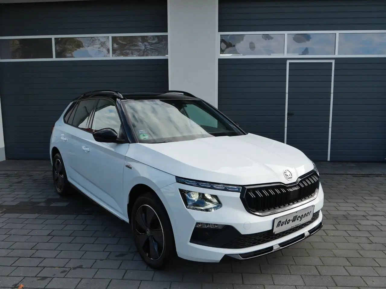 Skoda Kamiq 1.5 TSI DSG Monte Carlo LED Apple SHZ AZV — photo 1 of 15
