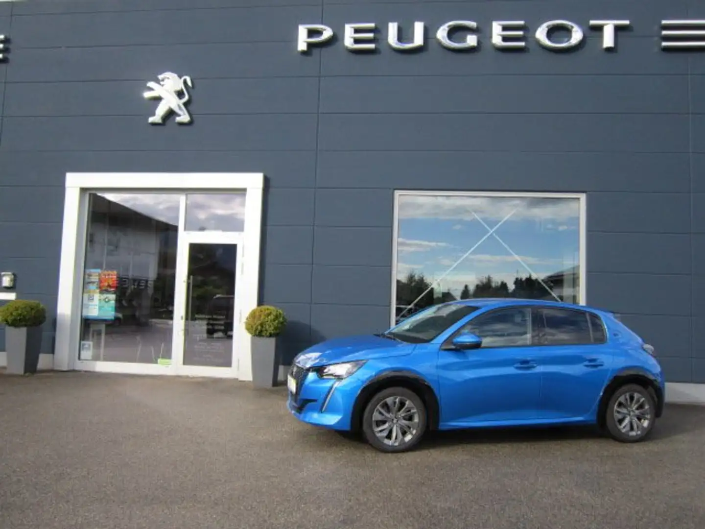 Peugeot e-208 208 Elektro 208 Elektromotor 136 Allure Blau - 1