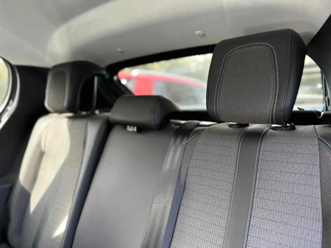 Peugeot 208 5 Porte 1.2 PureTech Allure, миниатюра 20