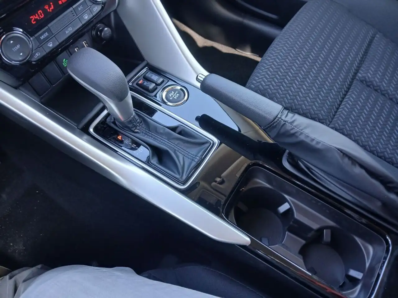 Mitsubishi Eclipse Cross снимка Mitsubishi Eclipse Cross