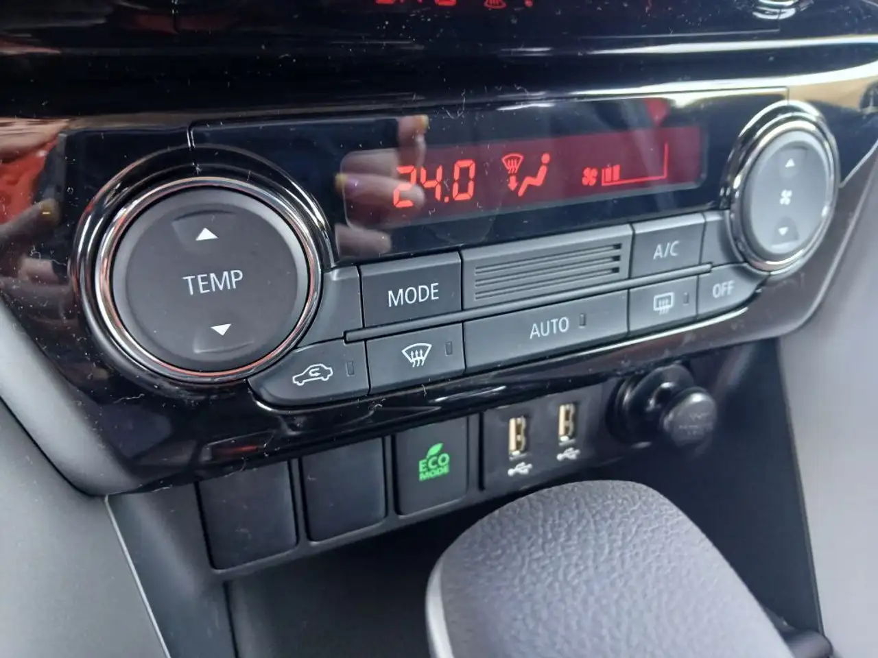Mitsubishi Eclipse Cross снимка Mitsubishi Eclipse Cross