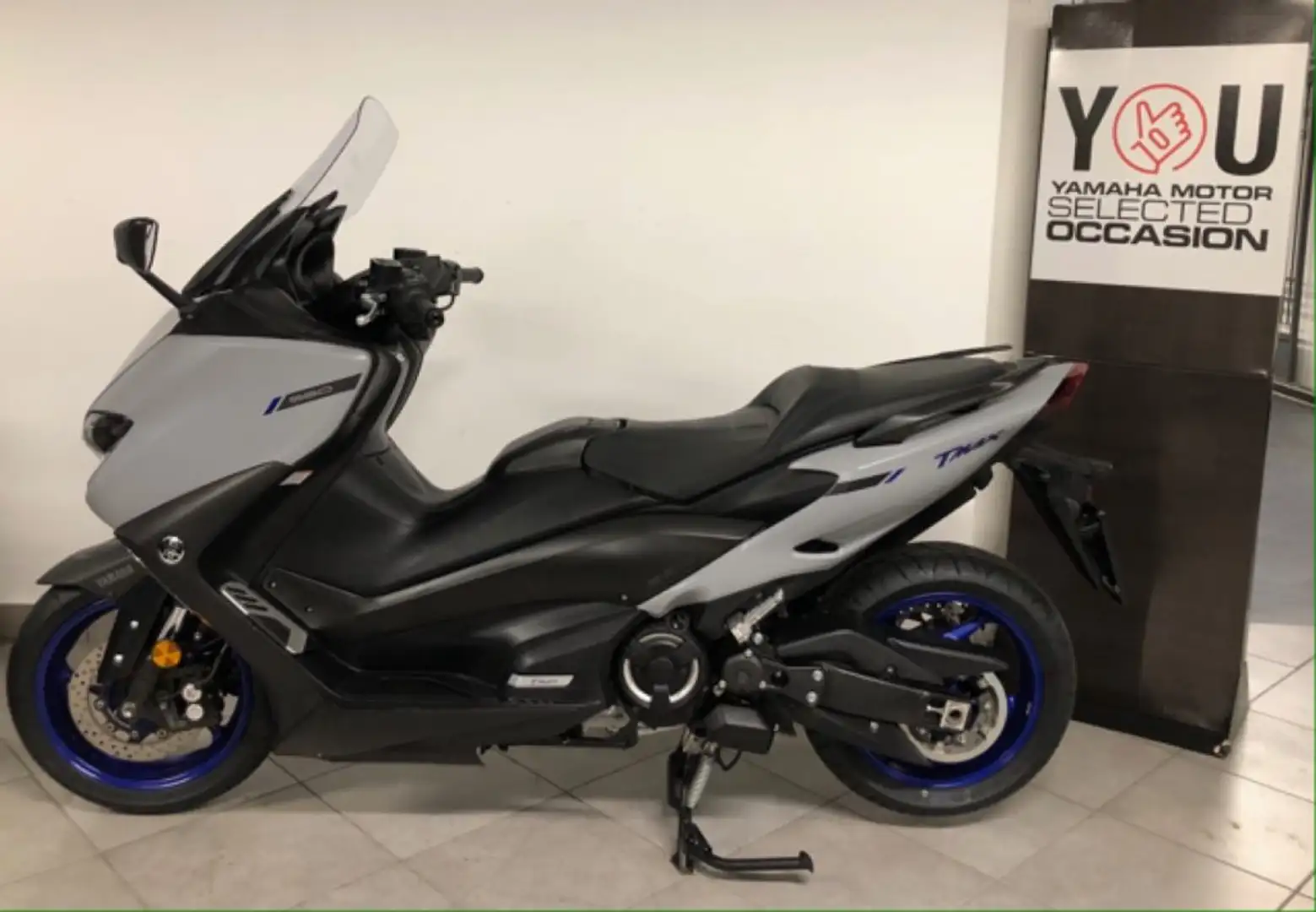 Yamaha T-Max 560 Scooter Grigio - 2