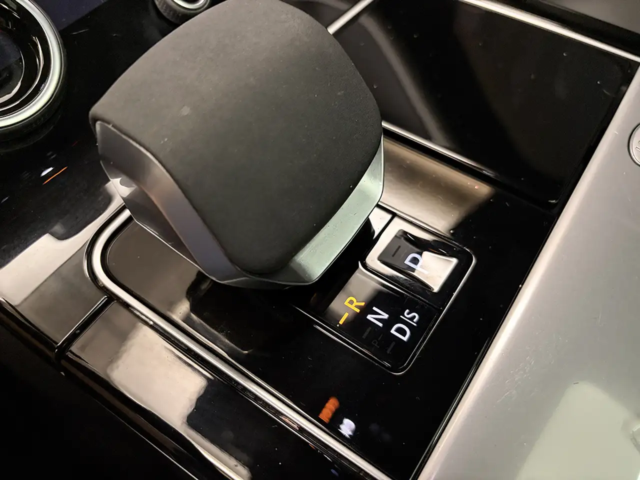 Land Rover Range Rover Velar photo Land Rover Range Rover Velar