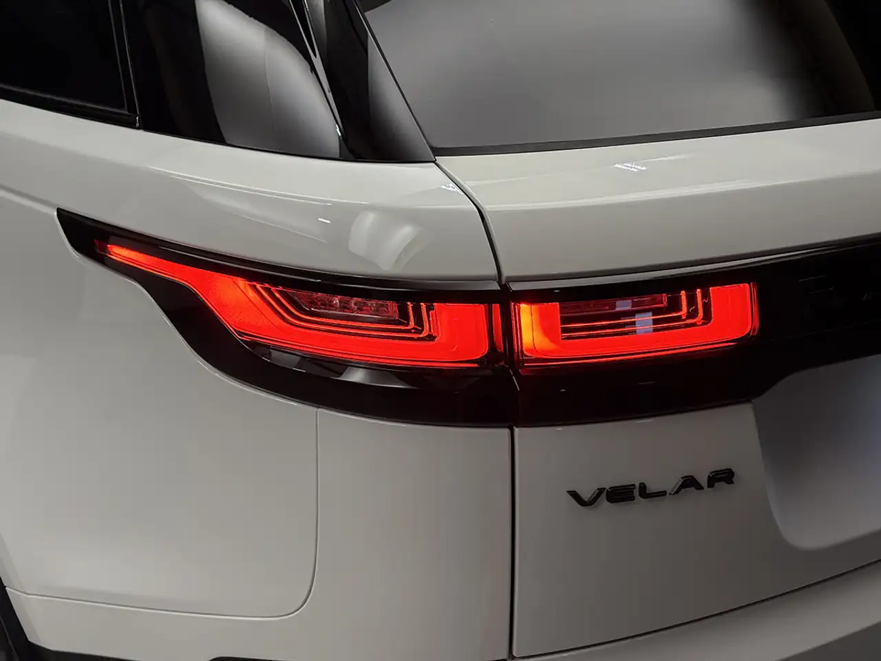 Land Rover Range Rover Velar photo Land Rover Range Rover Velar