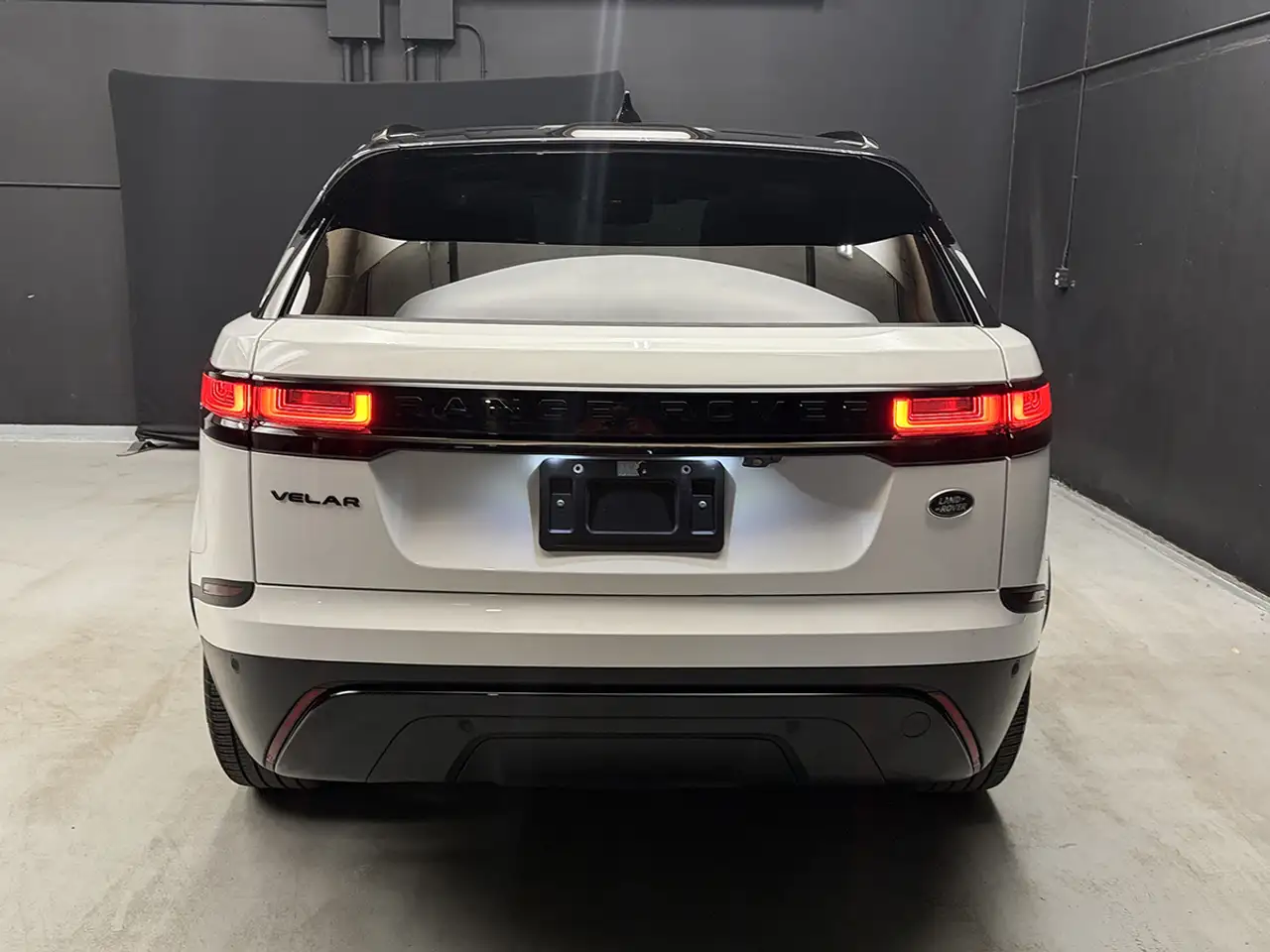 Land Rover Range Rover Velar photo Land Rover Range Rover Velar