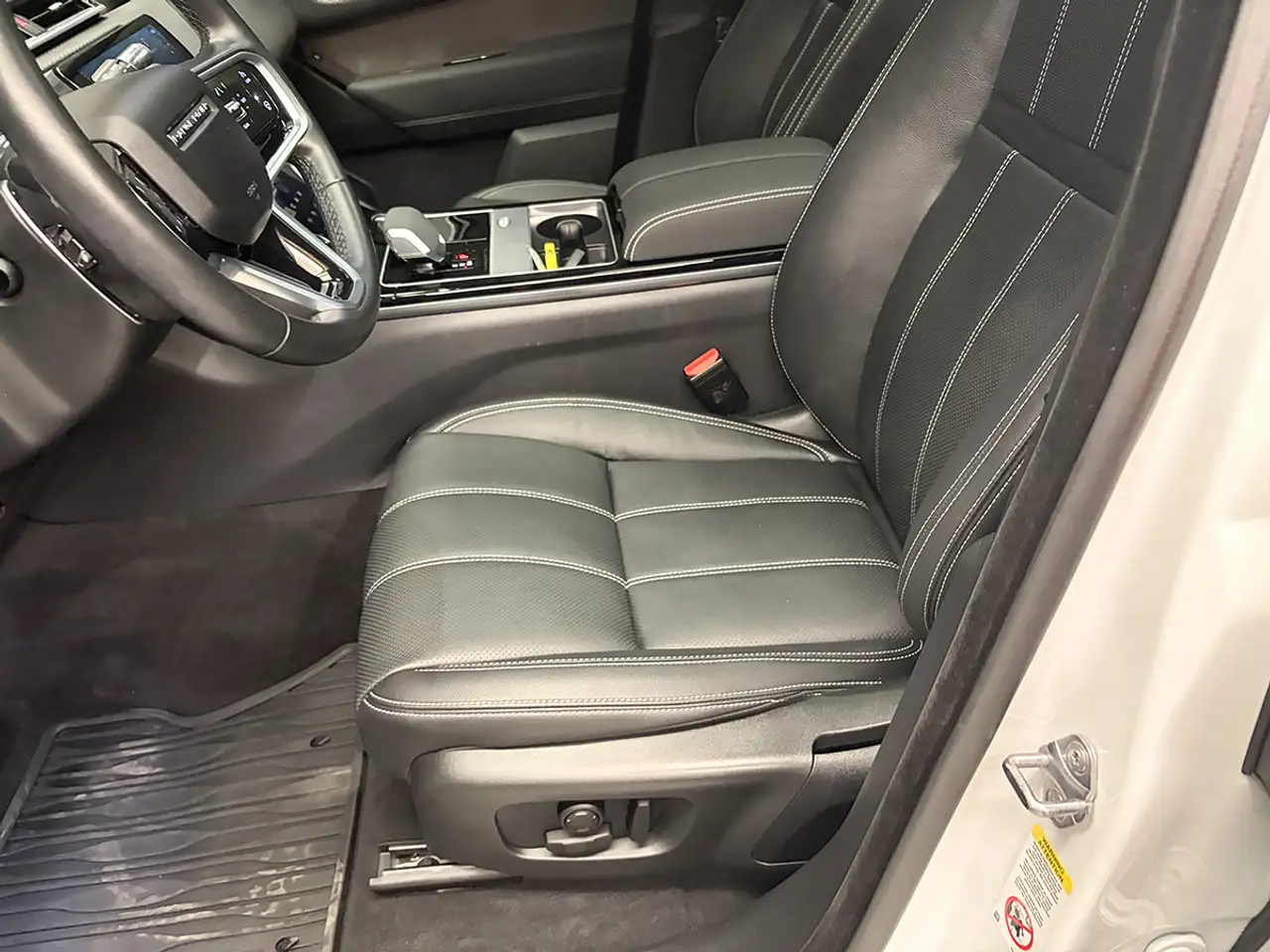 Land Rover Range Rover Velar photo Land Rover Range Rover Velar