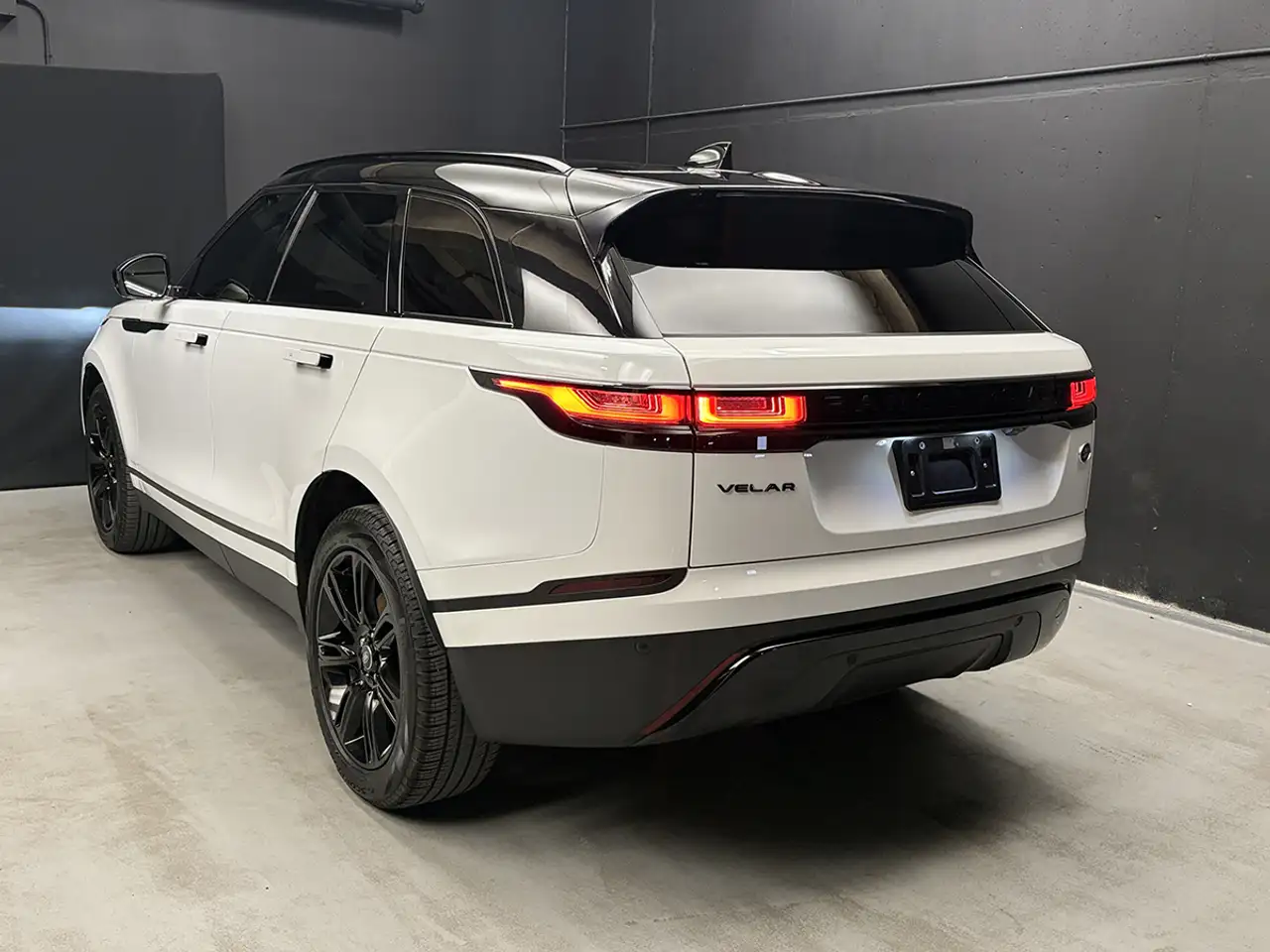 Land Rover Range Rover Velar photo Land Rover Range Rover Velar