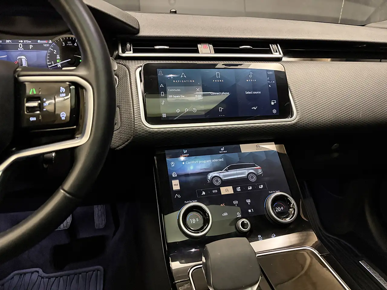 Land Rover Range Rover Velar photo Land Rover Range Rover Velar