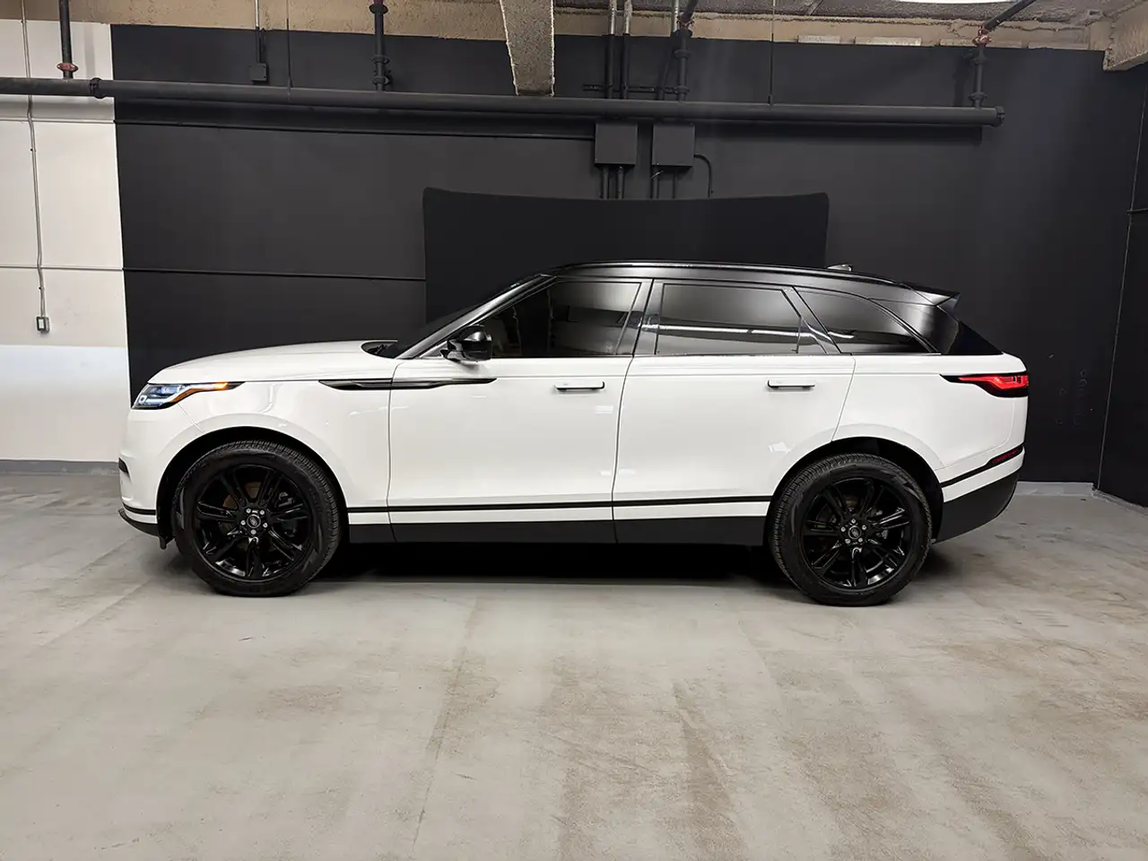 Land Rover Range Rover Velar photo Land Rover Range Rover Velar