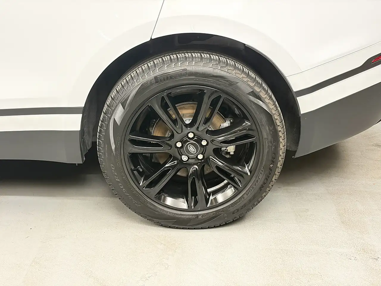 Land Rover Range Rover Velar photo Land Rover Range Rover Velar
