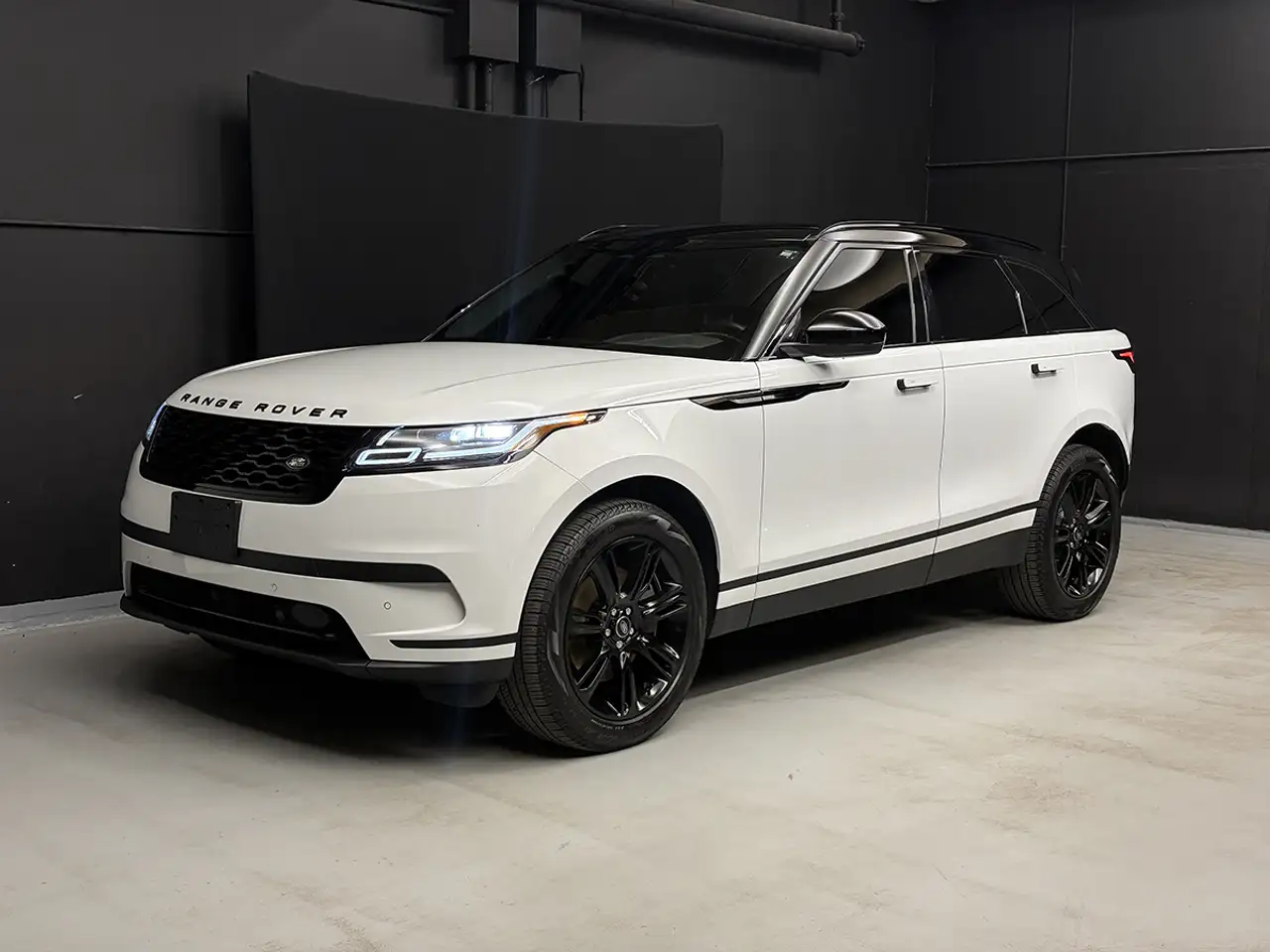Land Rover Range Rover Velar photo Land Rover Range Rover Velar