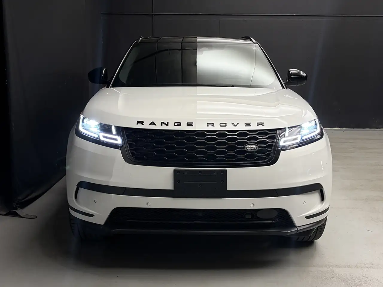 Land Rover Range Rover Velar photo Land Rover Range Rover Velar